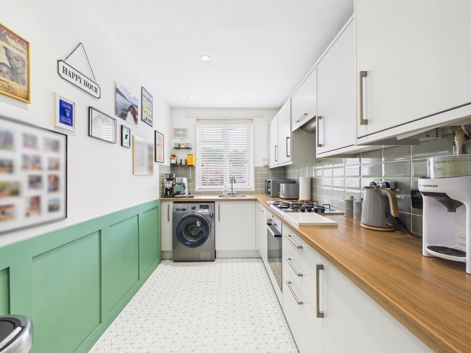 2 bed maisonette for sale in Roebuck Close, Horsham - Property Image 2