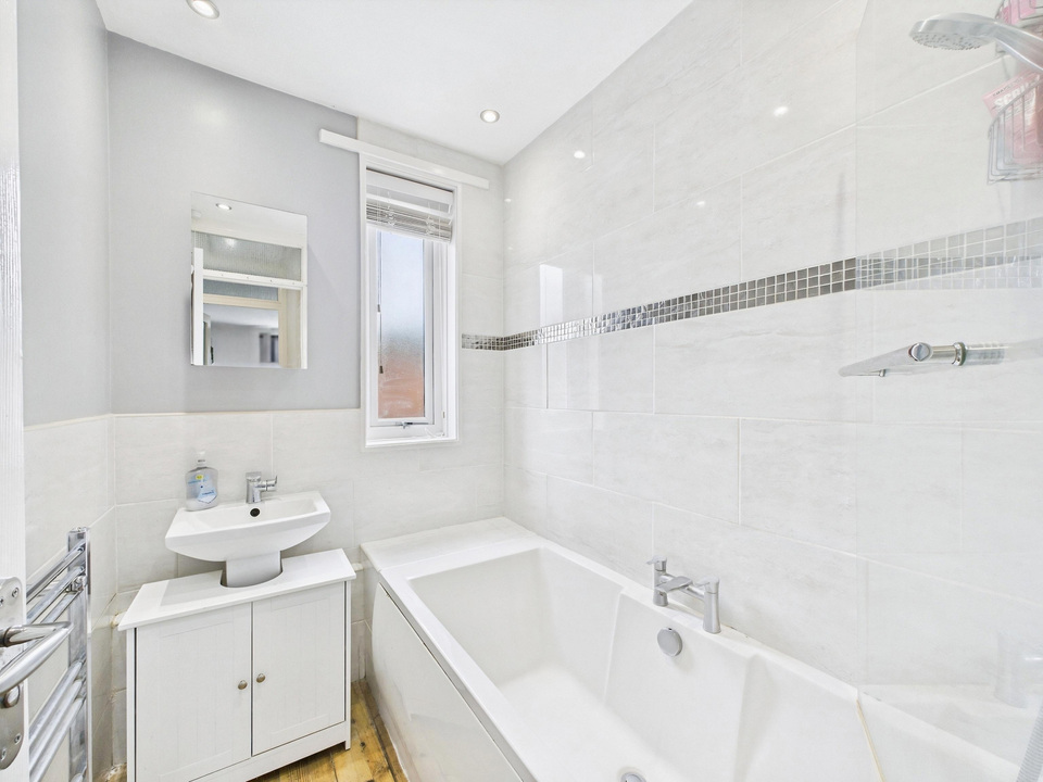 2 bed maisonette for sale in Roebuck Close, Horsham - Property Image 6