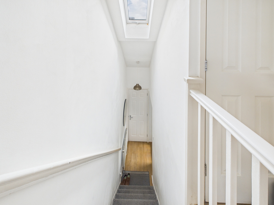 2 bed maisonette for sale in Roebuck Close, Horsham - Property Image 9