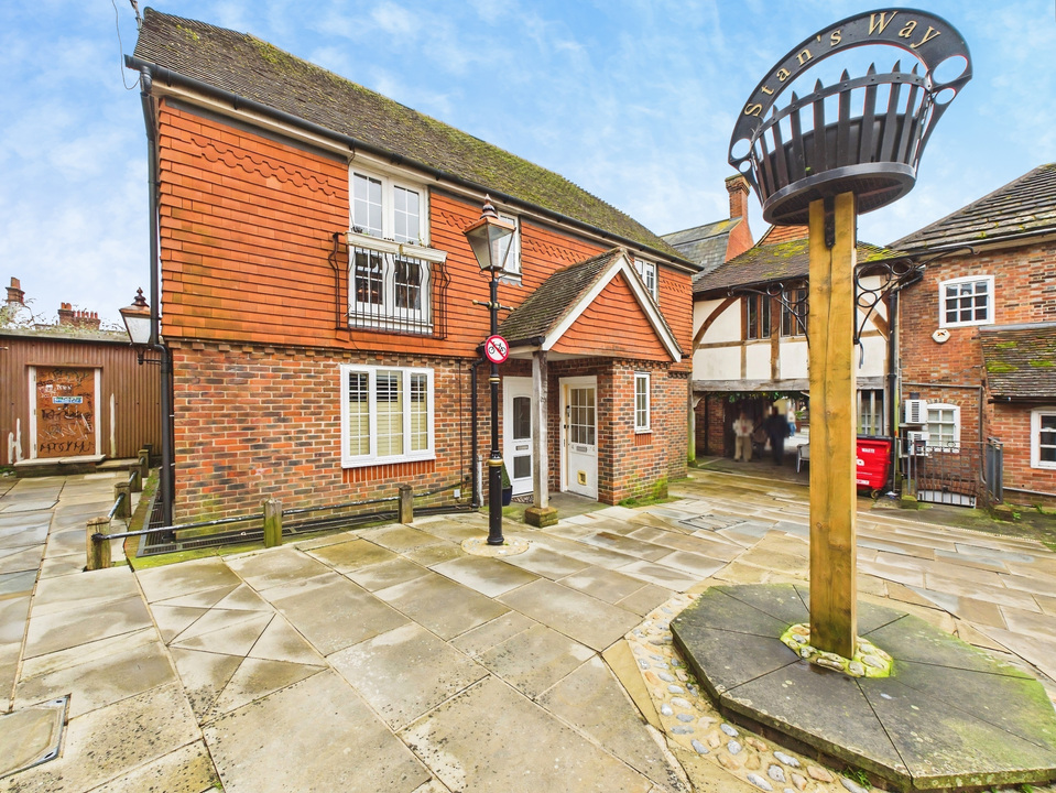 2 bed apartment for sale in Stans Way, Horsham