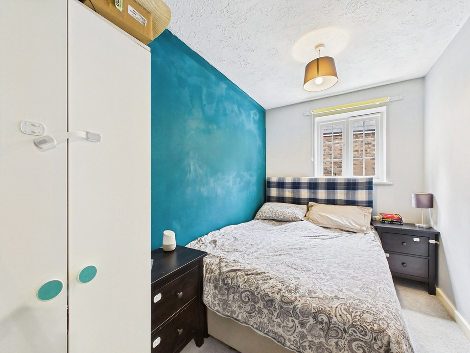 2 bed apartment for sale in Stans Way, Horsham  - Property Image 4