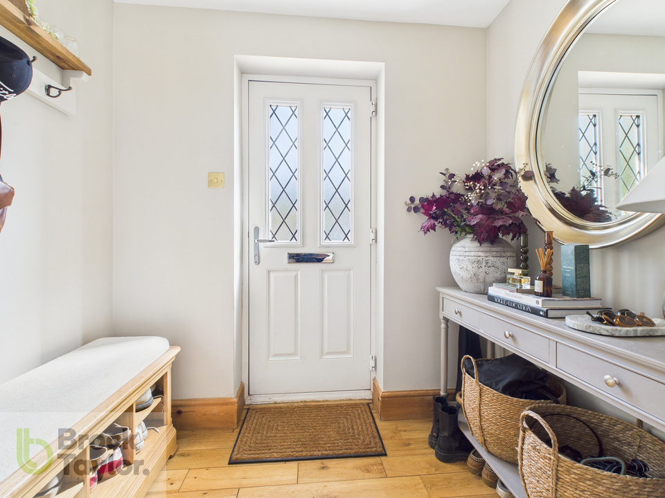 3 bed semi-detached house for sale in Coopers Wood, London Road, Handcross - Property Image 6