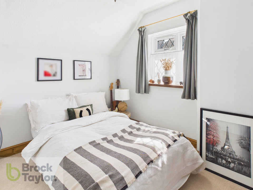 3 bed semi-detached house for sale in Coopers Wood, London Road, Handcross - Property Image 12