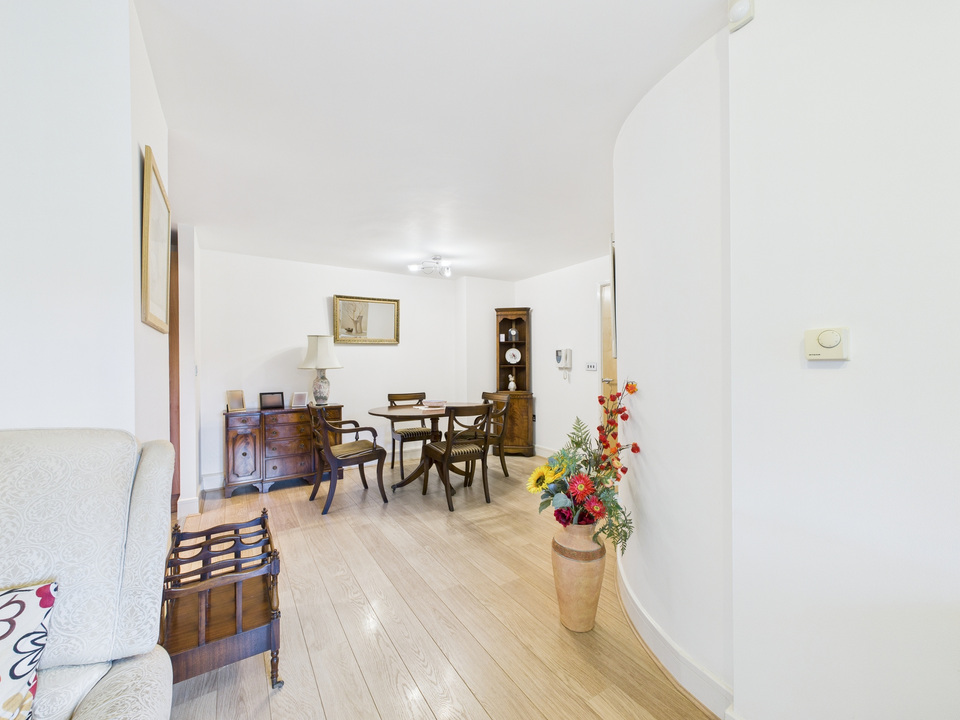 2 bed apartment for sale in Kentwyns Place , Kentwyns Drive, Horsham  - Property Image 3