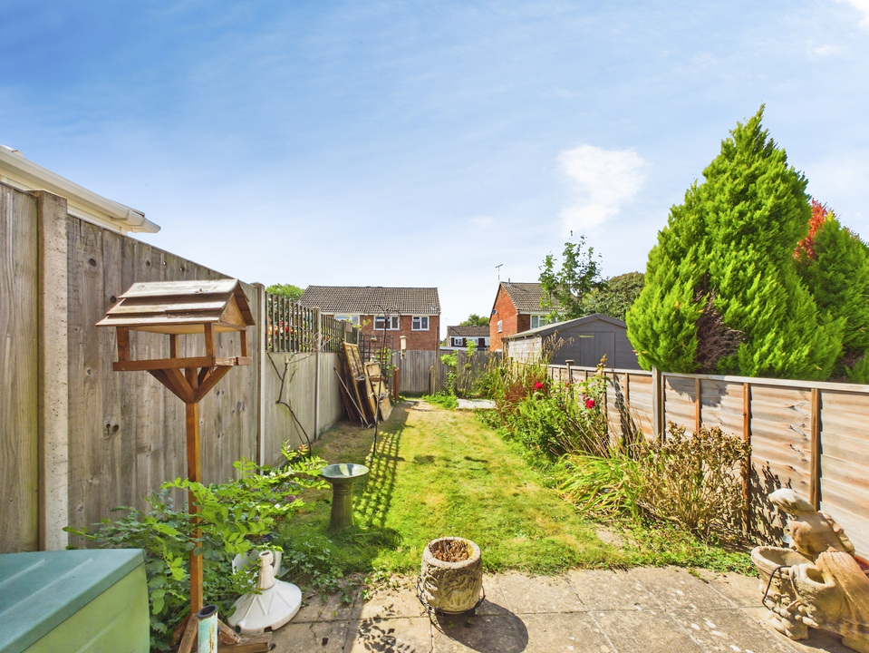 2 bed terraced house for sale in Owlscastle Close, Horsham, West Sussex  - Property Image 10
