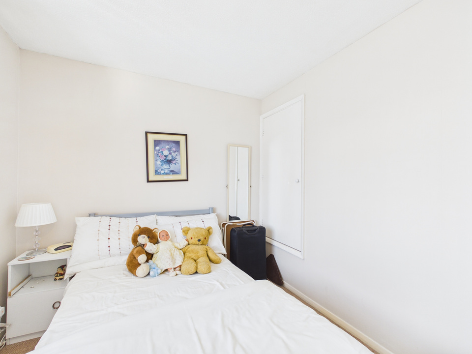 2 bed terraced house for sale in Owlscastle Close, Horsham, West Sussex  - Property Image 13