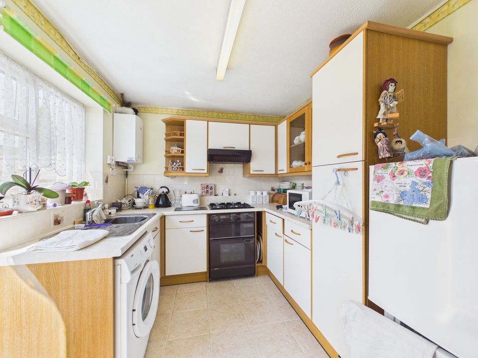 2 bed terraced house for sale in Owlscastle Close, Horsham, West Sussex  - Property Image 3