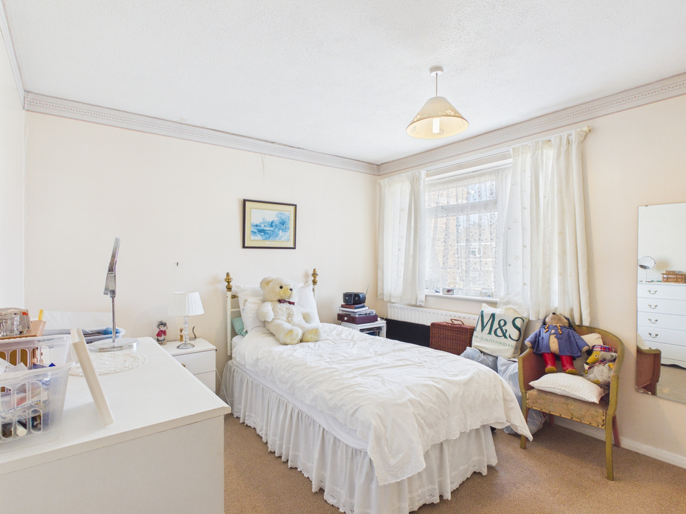 2 bed terraced house for sale in Owlscastle Close, Horsham, West Sussex  - Property Image 4