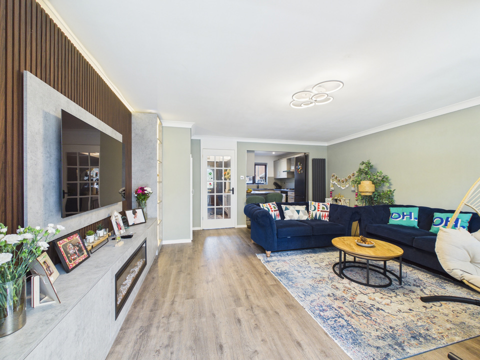 3 bed semi-detached house for sale in Keymer Road, Southgate, Crawley, RH11 8GP  - Property Image 8