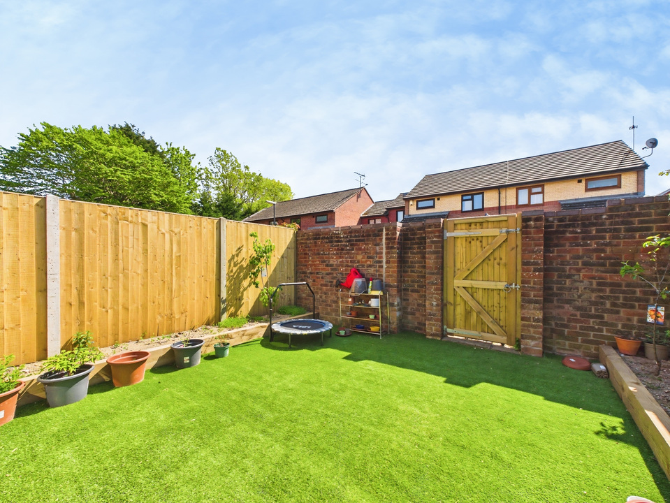 3 bed semi-detached house for sale in Keymer Road, Southgate, Crawley, RH11 8GP  - Property Image 16