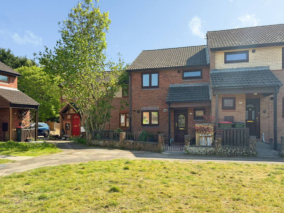 3 bed semi-detached house for sale in Keymer Road, Southgate, Crawley, RH11 8GP  - Property Image 11