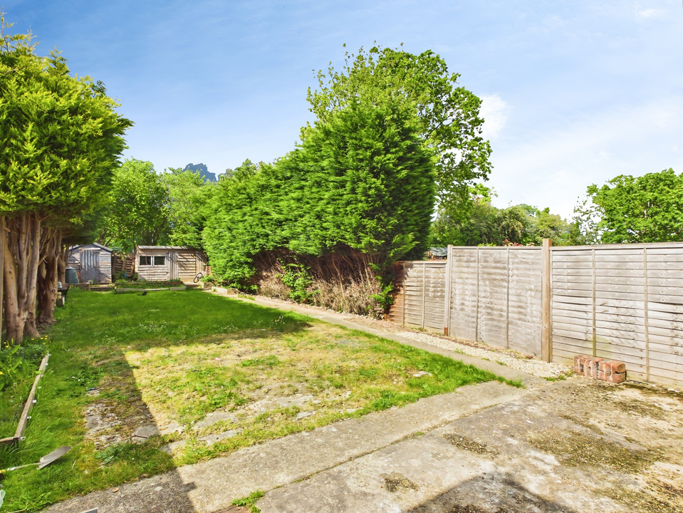 3 bed semi-detached house for sale in Leith View Road, Horsham  - Property Image 14