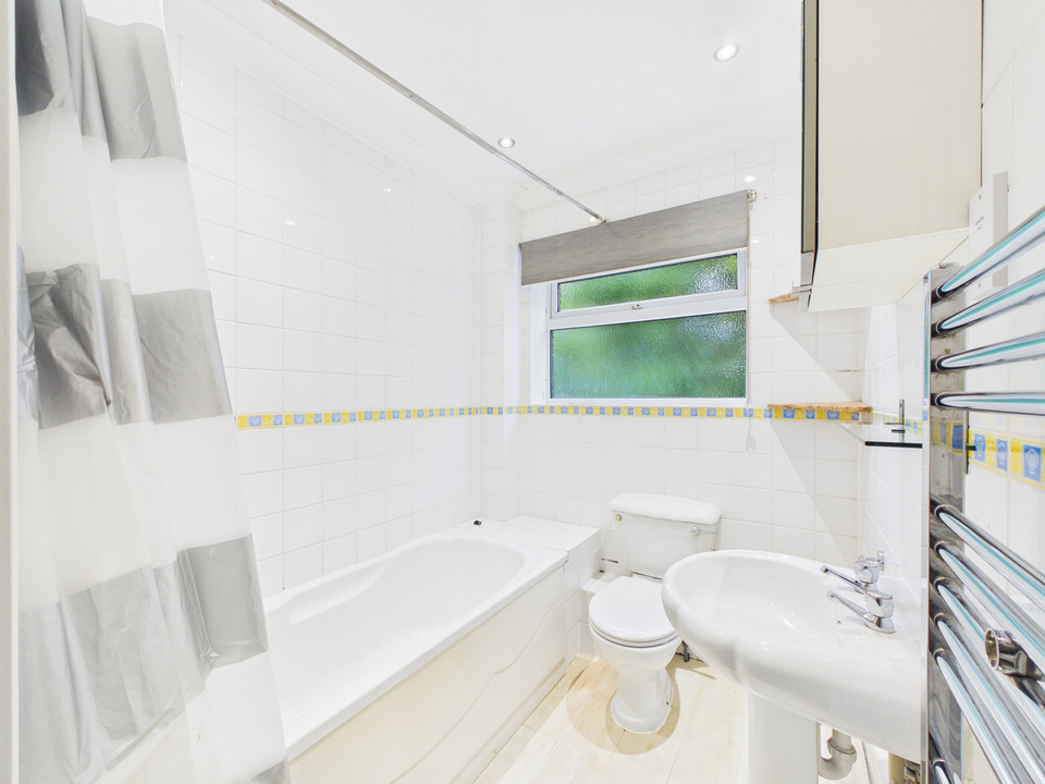 3 bed semi-detached house for sale in Leith View Road, Horsham  - Property Image 6