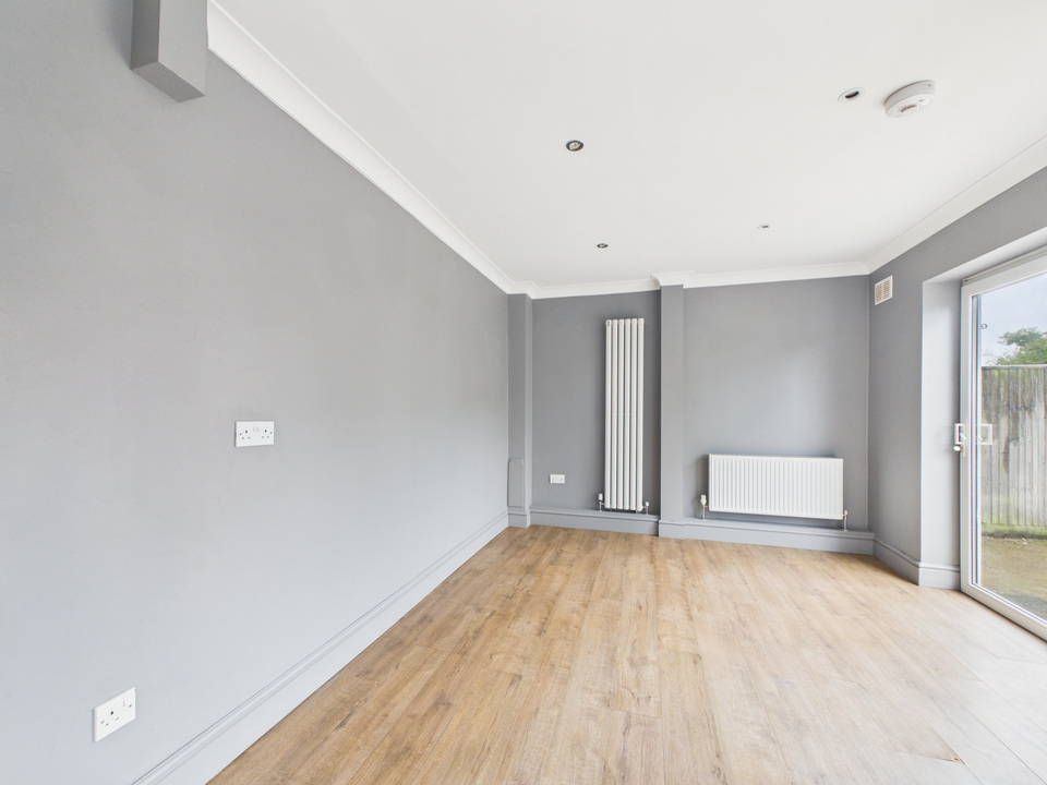 3 bed semi-detached house for sale in Leith View Road, Horsham  - Property Image 4