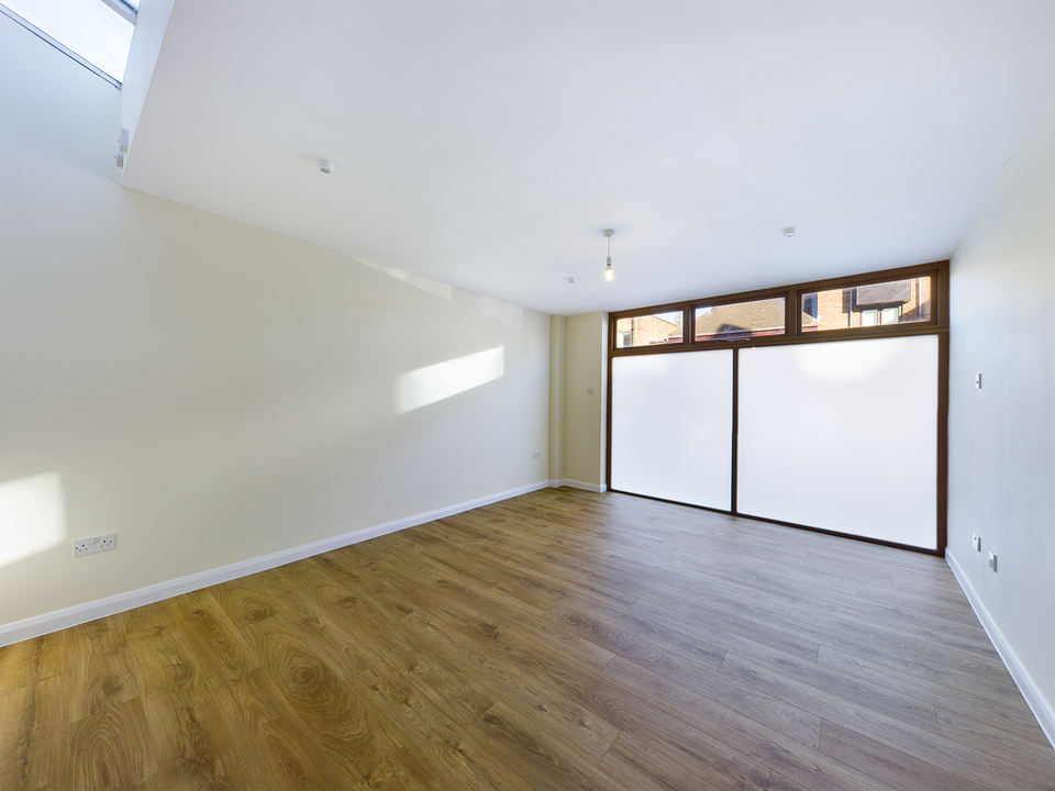 3 bed town house for sale in London Road, Horsham - Property Image 5