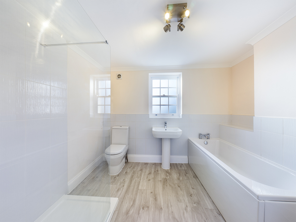 3 bed town house for sale in London Road, Horsham - Property Image 9
