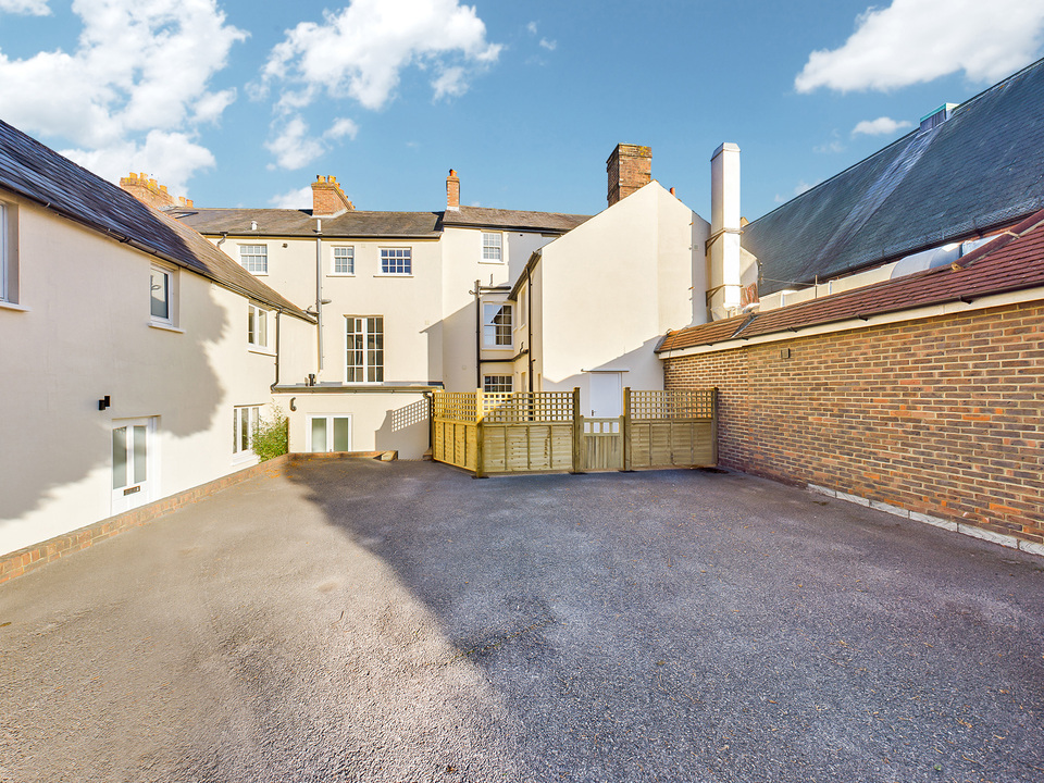 3 bed town house for sale in London Road, Horsham - Property Image 15