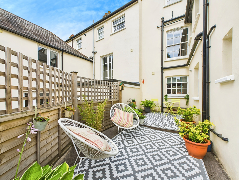 3 bed town house for sale in London Road, Horsham - Property Image 2