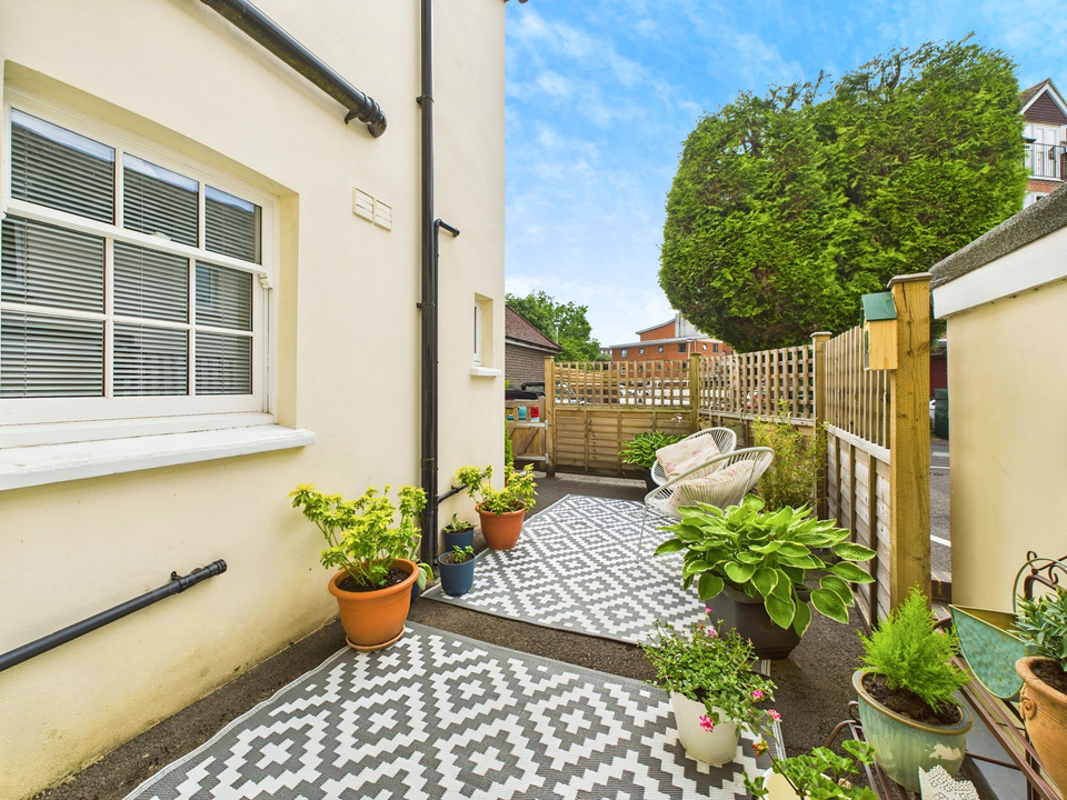 3 bed town house for sale in London Road, Horsham - Property Image 4