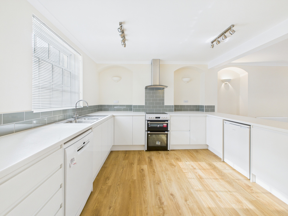 3 bed town house for sale in London Road, Horsham - Property Image 6