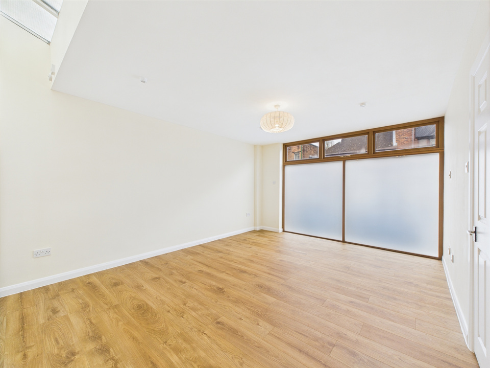 3 bed town house for sale in London Road, Horsham - Property Image 12