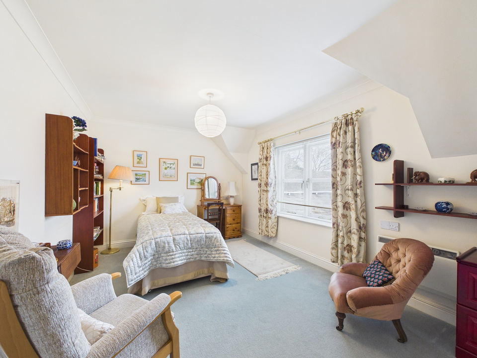 2 bed end of terrace house for sale in Bluecoat Pond, Christs Hospital, Horsham, West Sussex  - Property Image 8