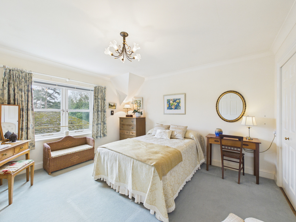 2 bed end of terrace house for sale in Bluecoat Pond, Christs Hospital, Horsham, West Sussex  - Property Image 19