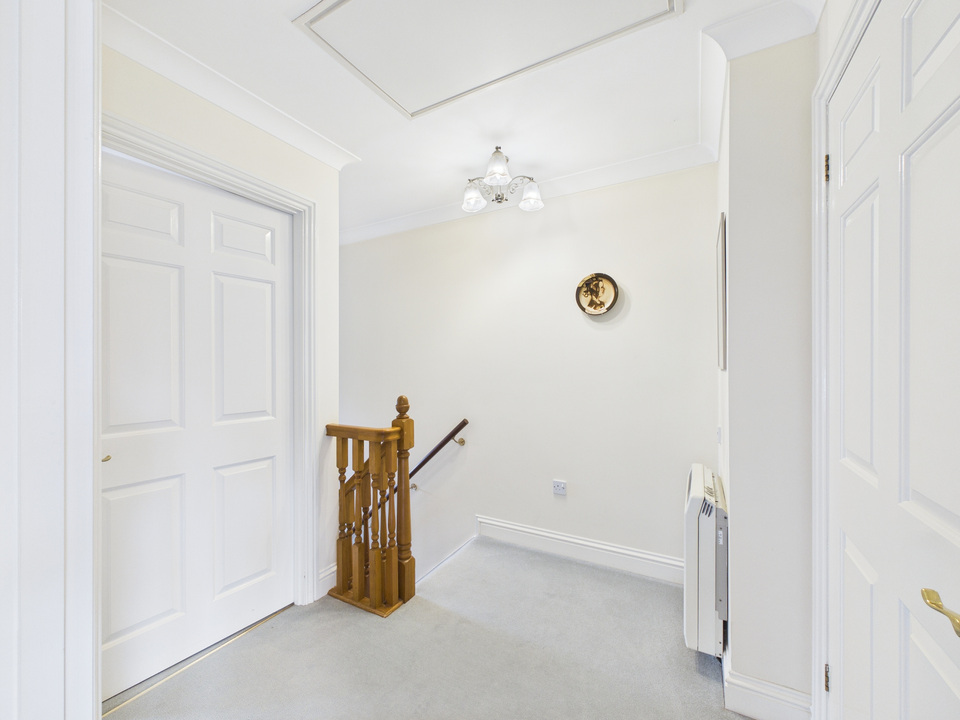 2 bed end of terrace house for sale in Bluecoat Pond, Christs Hospital, Horsham, West Sussex  - Property Image 18