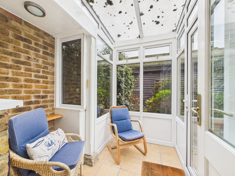 2 bed end of terrace house for sale in Bluecoat Pond, Christs Hospital, Horsham, West Sussex  - Property Image 15