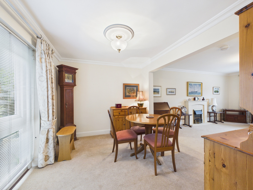 2 bed end of terrace house for sale in Bluecoat Pond, Christs Hospital, Horsham, West Sussex  - Property Image 14