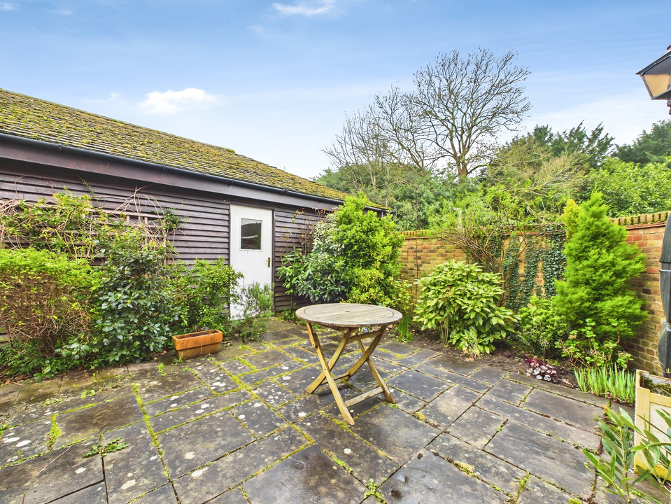 2 bed end of terrace house for sale in Bluecoat Pond, Christs Hospital, Horsham, West Sussex  - Property Image 17