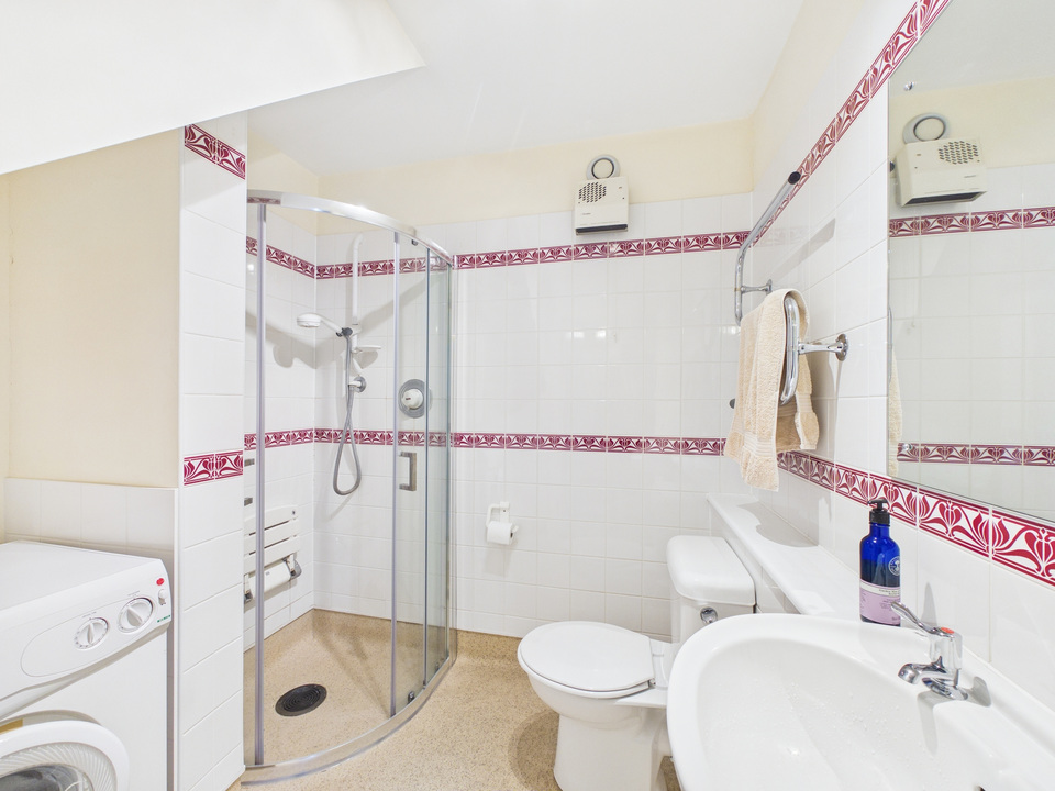 2 bed end of terrace house for sale in Bluecoat Pond, Christs Hospital, Horsham, West Sussex  - Property Image 16