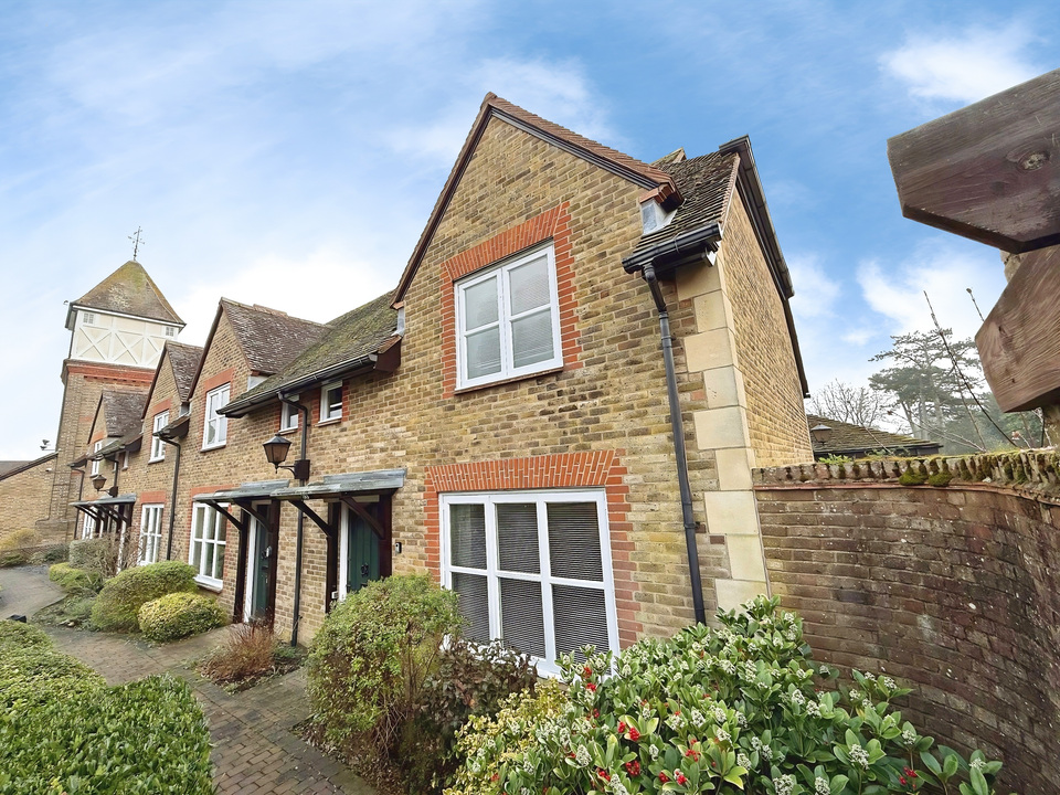 2 bed end of terrace house for sale in Bluecoat Pond, Christs Hospital, Horsham, West Sussex