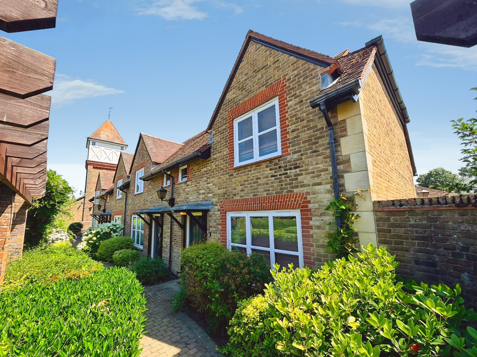 2 bed end of terrace house for sale in Bluecoat Pond, Christs Hospital, Horsham, West Sussex - Property Image 1