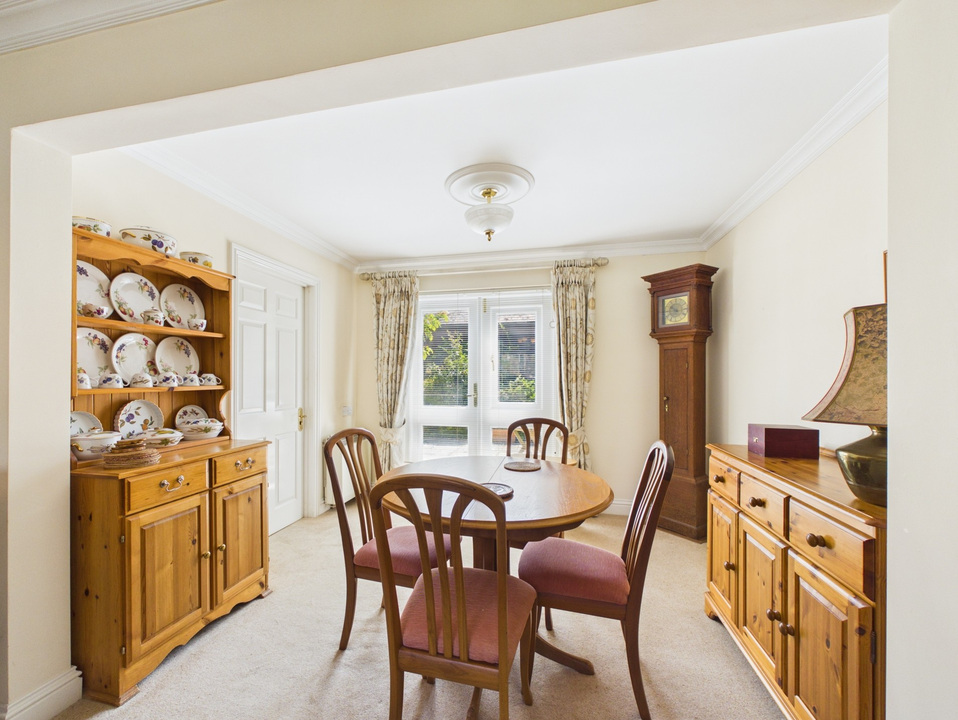 2 bed end of terrace house for sale in Bluecoat Pond, Christs Hospital, Horsham, West Sussex  - Property Image 4