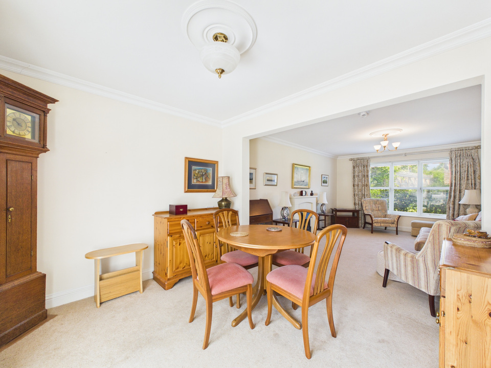 2 bed end of terrace house for sale in Bluecoat Pond, Christs Hospital, Horsham, West Sussex  - Property Image 13