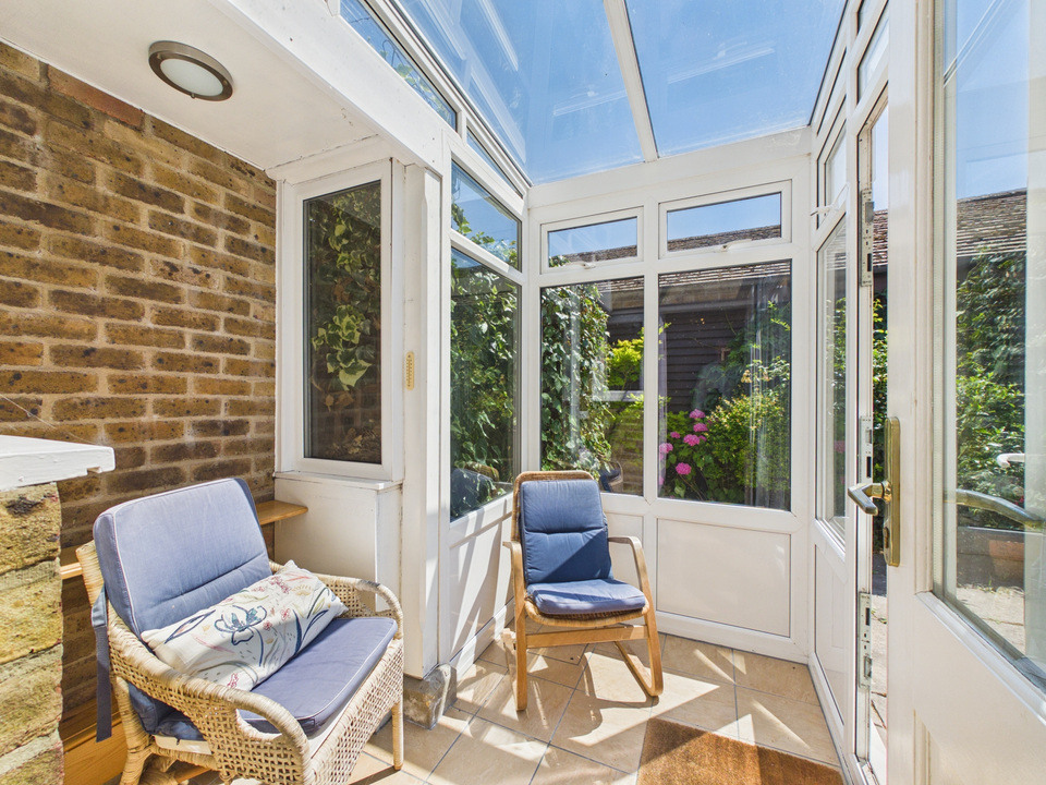 2 bed end of terrace house for sale in Bluecoat Pond, Christs Hospital, Horsham, West Sussex  - Property Image 14