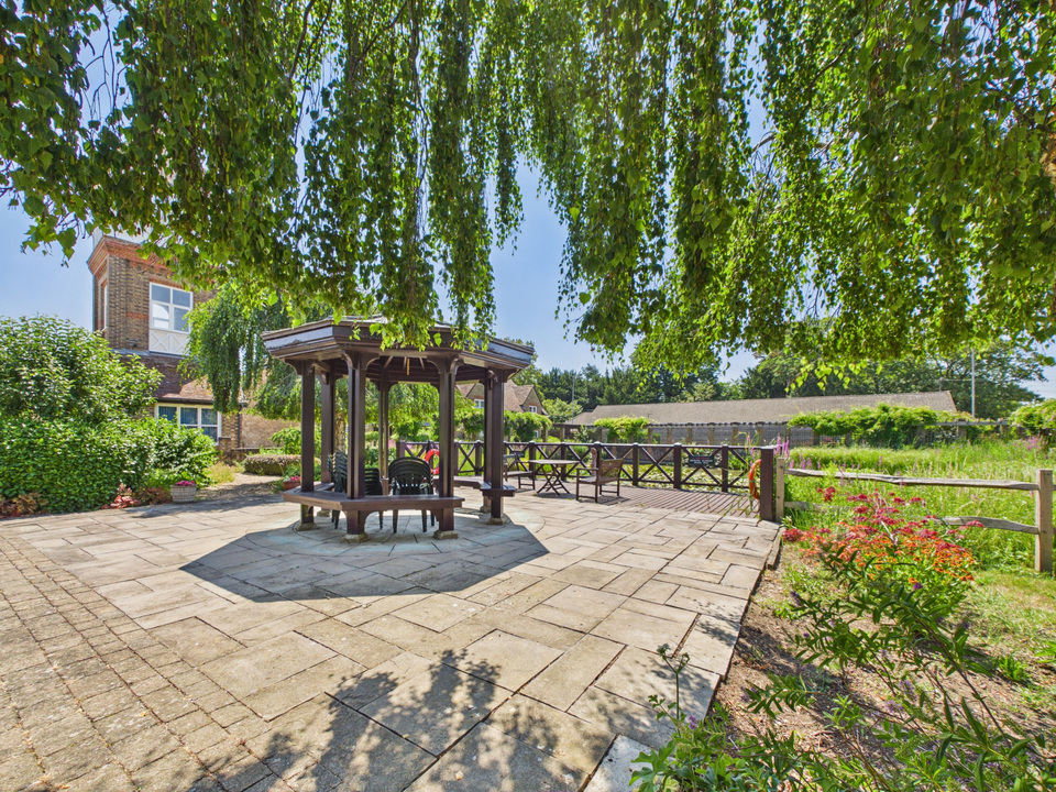 2 bed end of terrace house for sale in Bluecoat Pond, Christs Hospital, Horsham, West Sussex  - Property Image 19