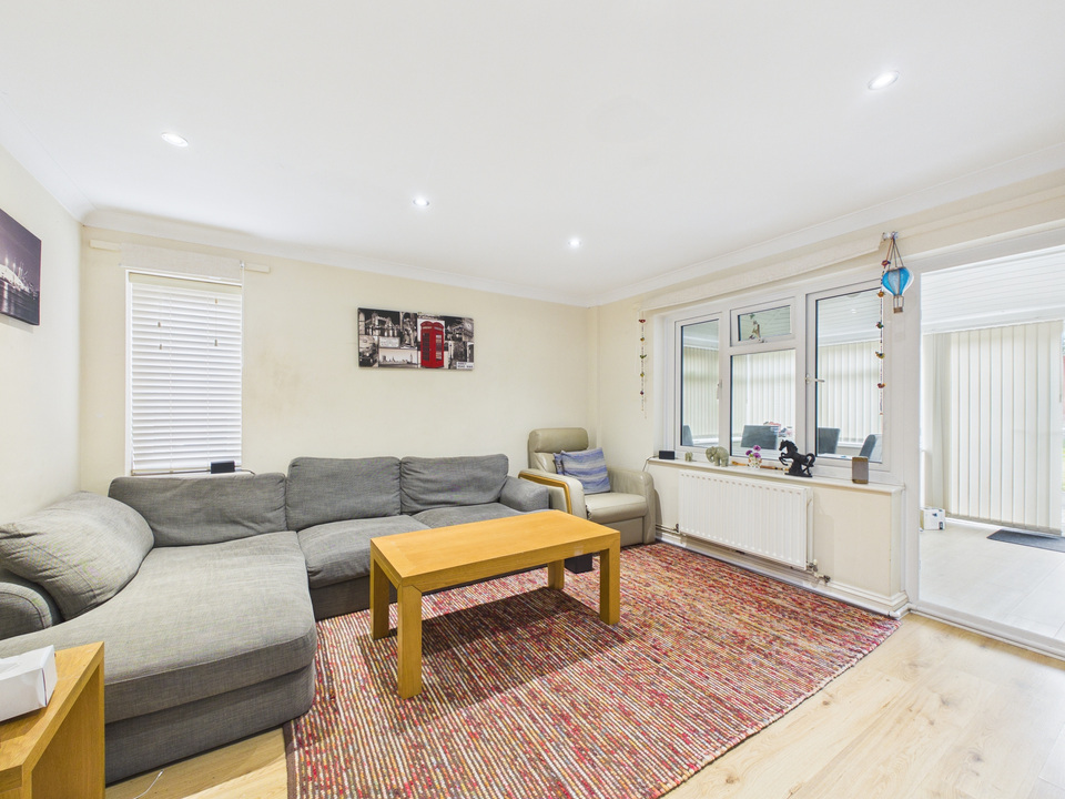 2 bed end of terrace house for sale in Platts Meadow, Billingshurst, West Sussex  - Property Image 11