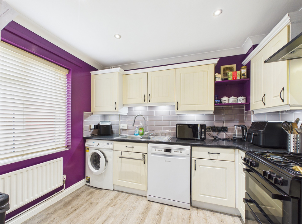 2 bed end of terrace house for sale in Platts Meadow, Billingshurst, West Sussex  - Property Image 2