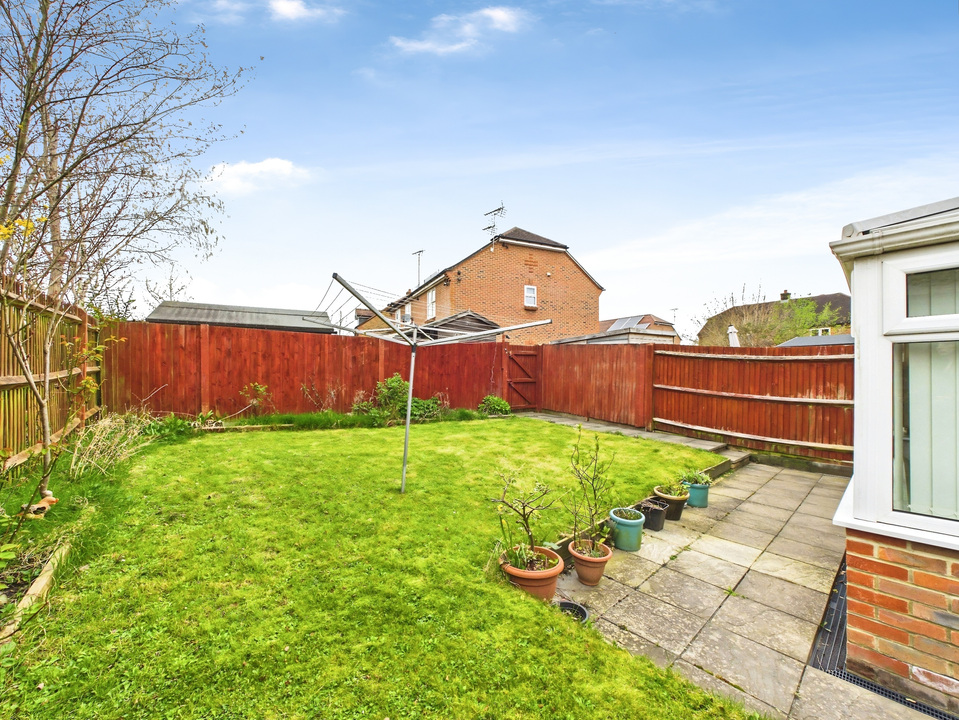 2 bed end of terrace house for sale in Platts Meadow, Billingshurst, West Sussex  - Property Image 9