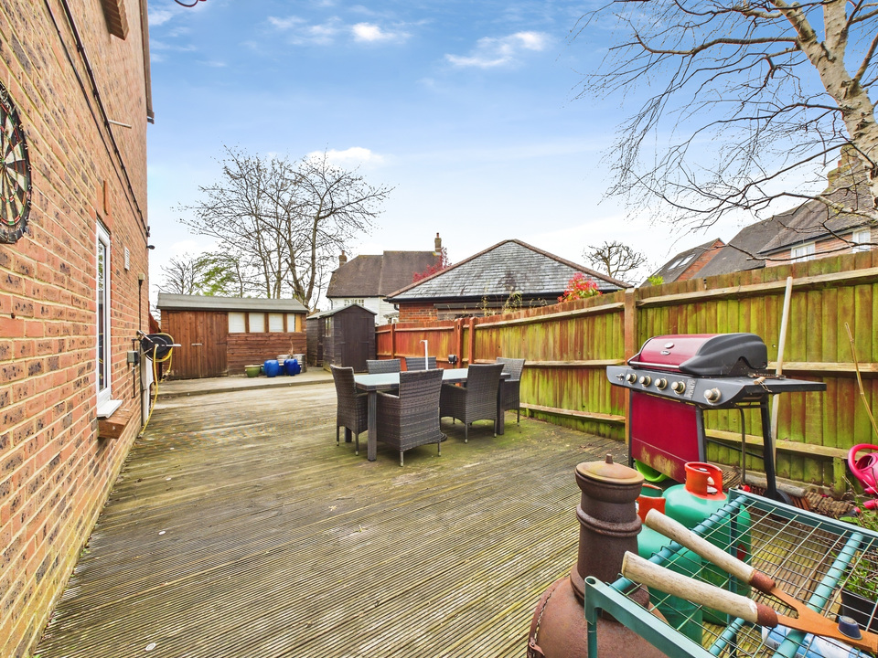 2 bed end of terrace house for sale in Platts Meadow, Billingshurst, West Sussex  - Property Image 12