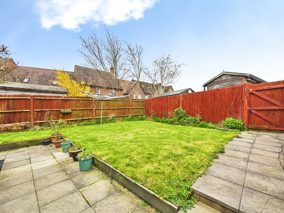 2 bed end of terrace house for sale in Platts Meadow, Billingshurst, West Sussex  - Property Image 13