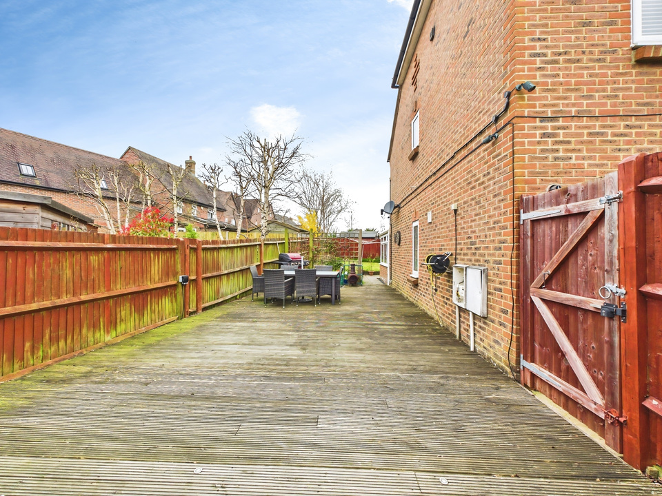 2 bed end of terrace house for sale in Platts Meadow, Billingshurst, West Sussex  - Property Image 8