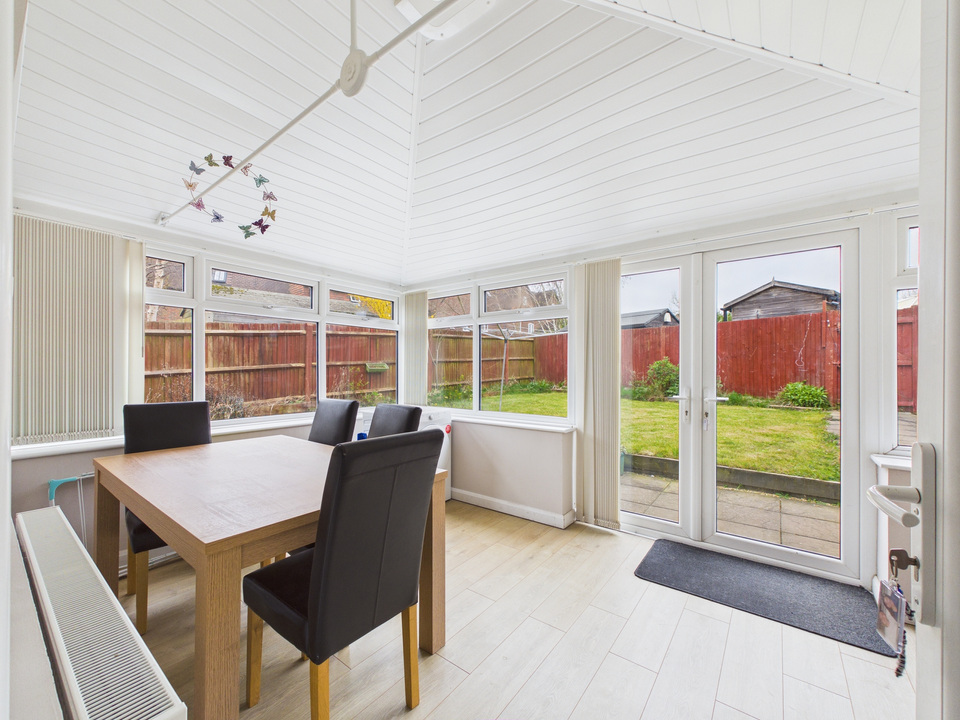 2 bed end of terrace house for sale in Platts Meadow, Billingshurst, West Sussex  - Property Image 4