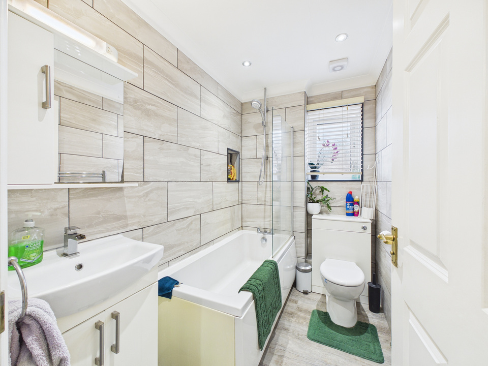 2 bed end of terrace house for sale in Platts Meadow, Billingshurst, West Sussex  - Property Image 7