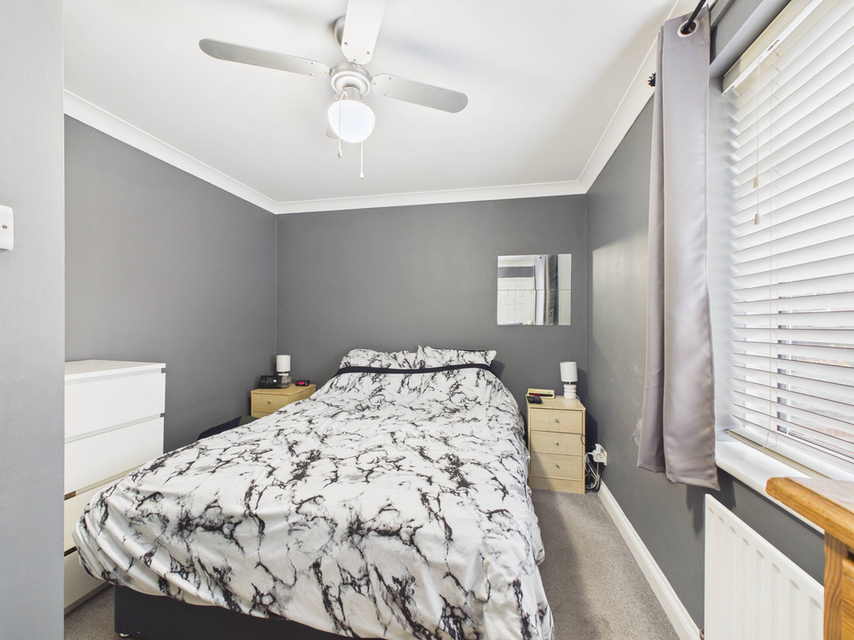 2 bed end of terrace house for sale in Platts Meadow, Billingshurst, West Sussex  - Property Image 5