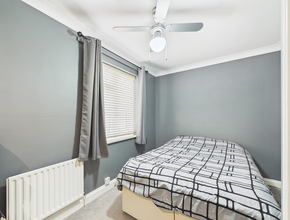 2 bed end of terrace house for sale in Platts Meadow, Billingshurst, West Sussex  - Property Image 6