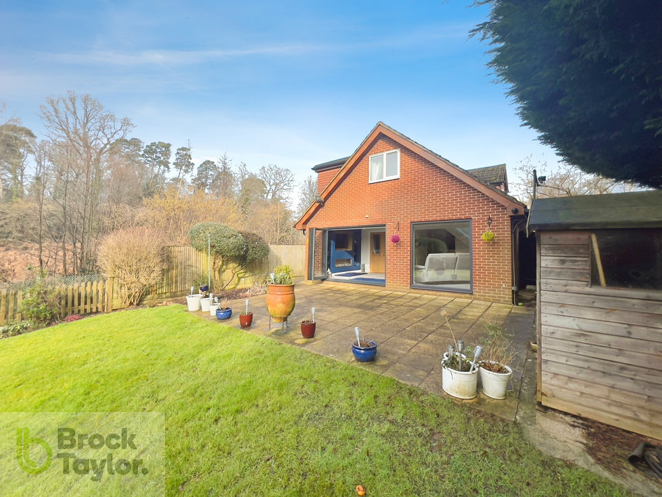 4 bed for sale in Sunnywood Drive, Haywards Heath - Property Image 2