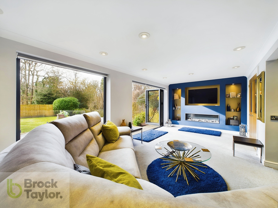 4 bed for sale in Sunnywood Drive, Haywards Heath - Property Image 6